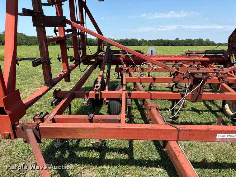 image for item DW2989 International 4700 vibra tiller field cultivator