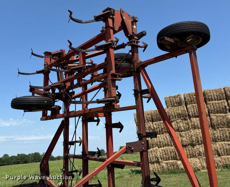 image for item DW2989 International 4700 vibra tiller field cultivator