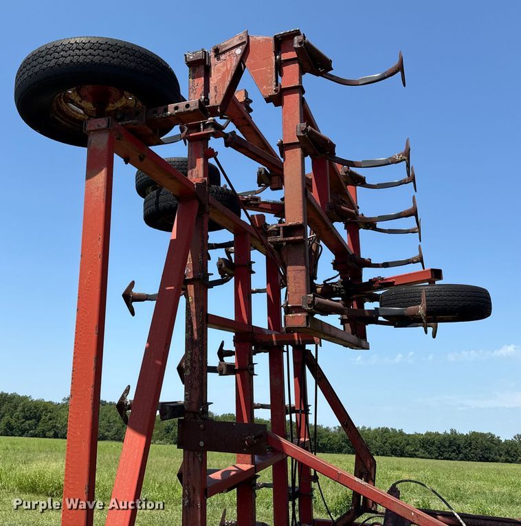 image for item DW2989 International 4700 vibra tiller field cultivator