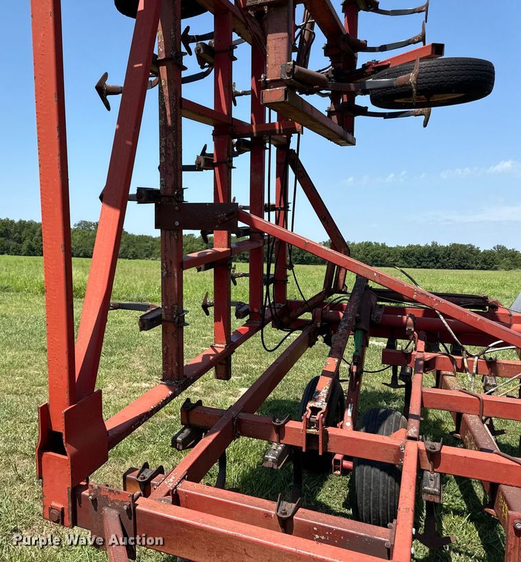 image for item DW2989 International 4700 vibra tiller field cultivator