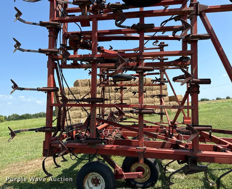 image for item DW2989 International 4700 vibra tiller field cultivator