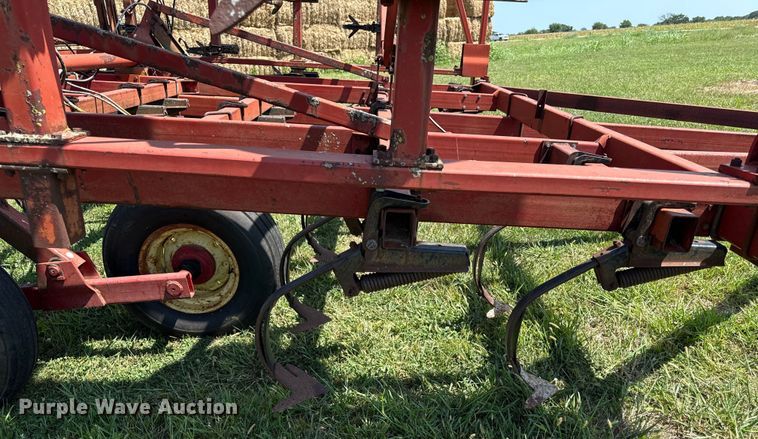 image for item DW2989 International 4700 vibra tiller field cultivator