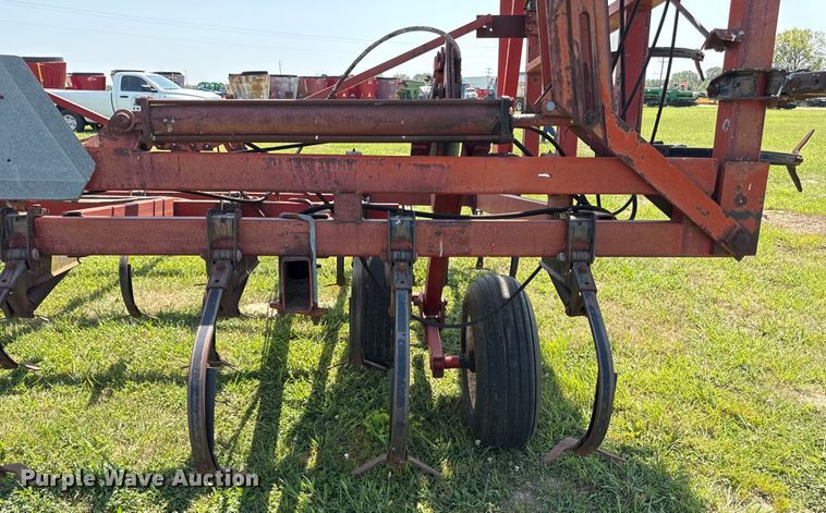 image for item DW2989 International 4700 vibra tiller field cultivator