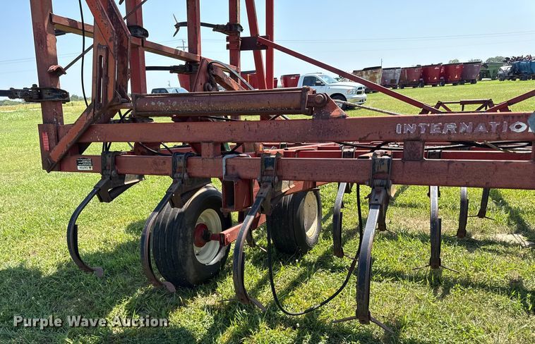 image for item DW2989 International 4700 vibra tiller field cultivator