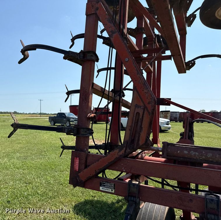 image for item DW2989 International 4700 vibra tiller field cultivator