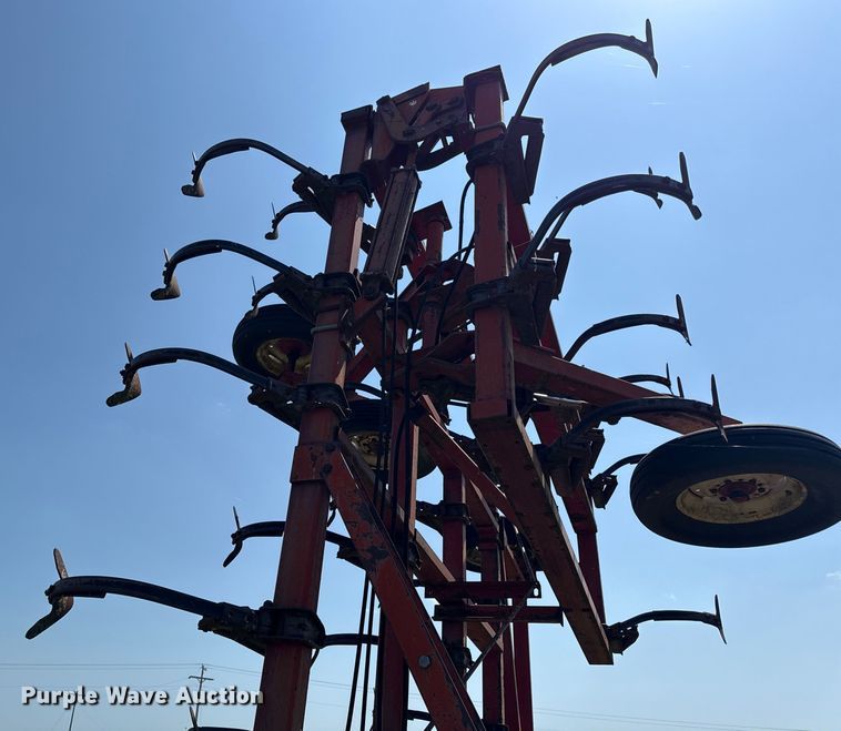 image for item DW2989 International 4700 vibra tiller field cultivator