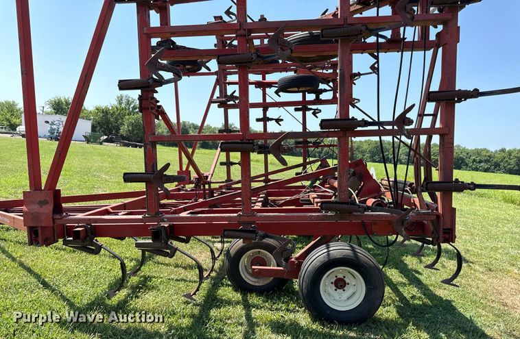 image for item DW2989 International 4700 vibra tiller field cultivator