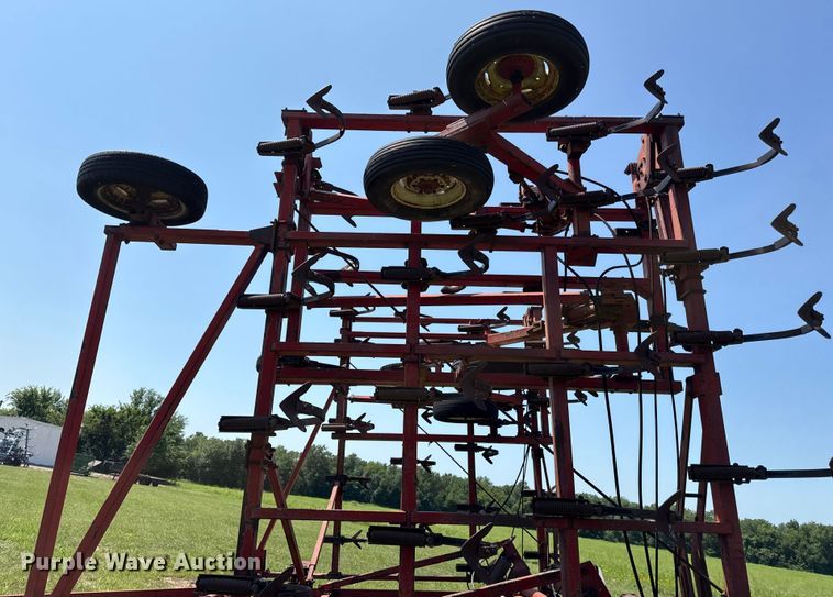 image for item DW2989 International 4700 vibra tiller field cultivator