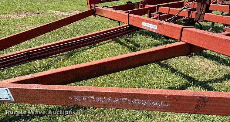 image for item DW2989 International 4700 vibra tiller field cultivator