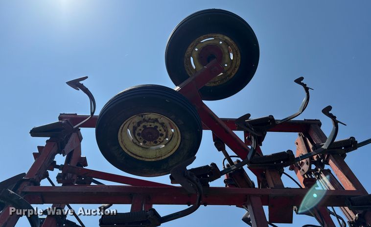 image for item DW2989 International 4700 vibra tiller field cultivator