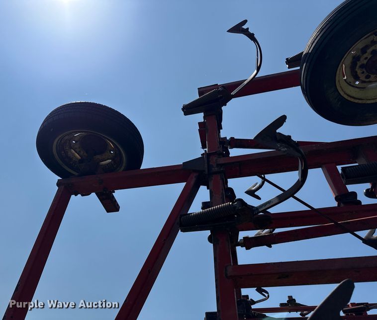 image for item DW2989 International 4700 vibra tiller field cultivator