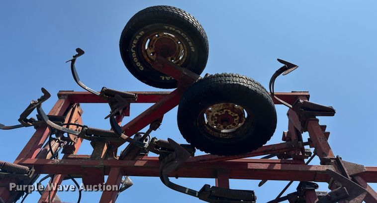 image for item DW2989 International 4700 vibra tiller field cultivator