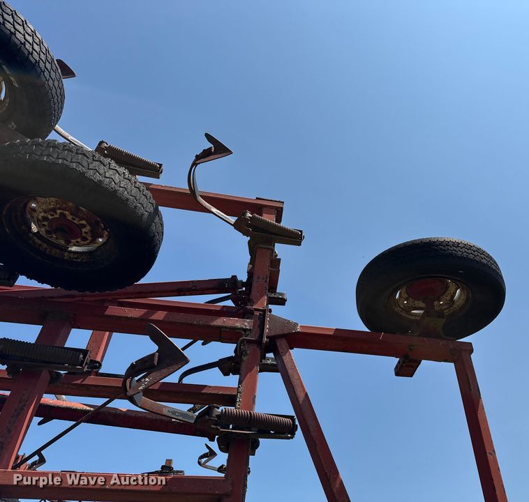 image for item DW2989 International 4700 vibra tiller field cultivator