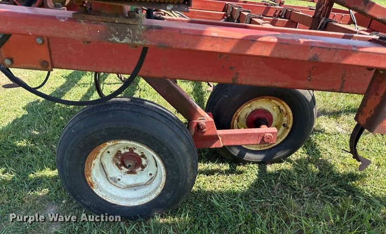 image for item DW2989 International 4700 vibra tiller field cultivator