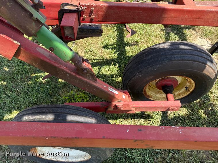 image for item DW2989 International 4700 vibra tiller field cultivator