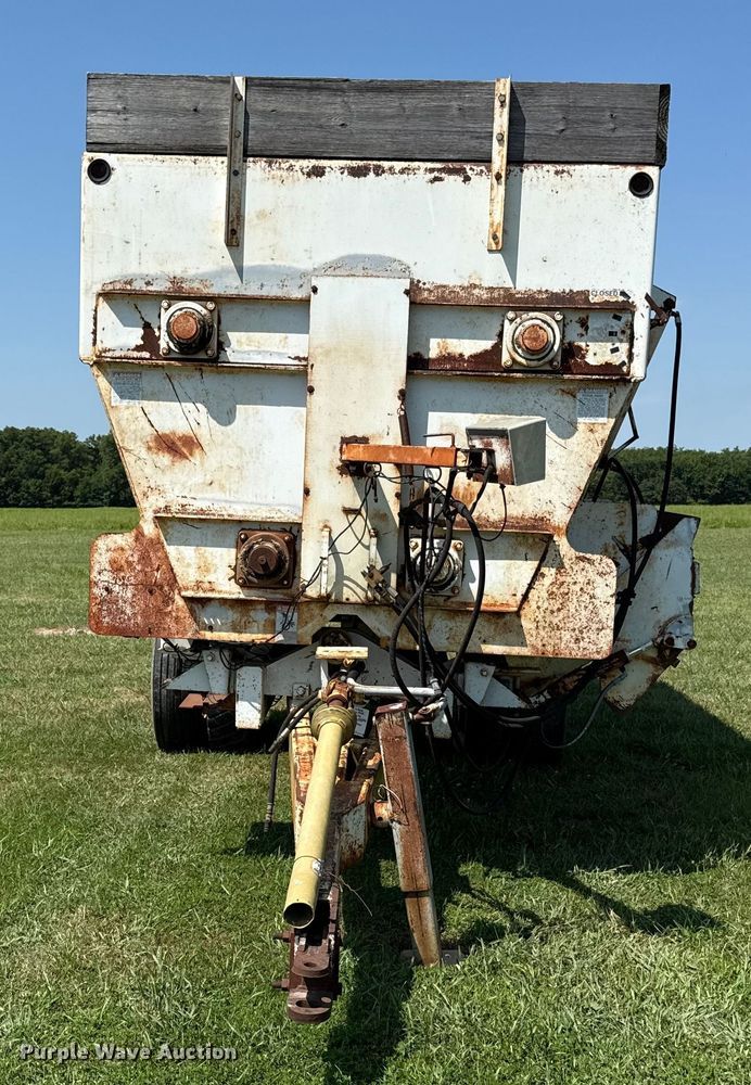 image for item DW2990 Harsh Haysizor 16/24 feed mixer