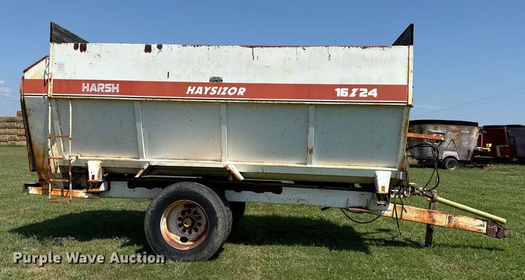 image for item DW2990 Harsh Haysizor 16/24 feed mixer