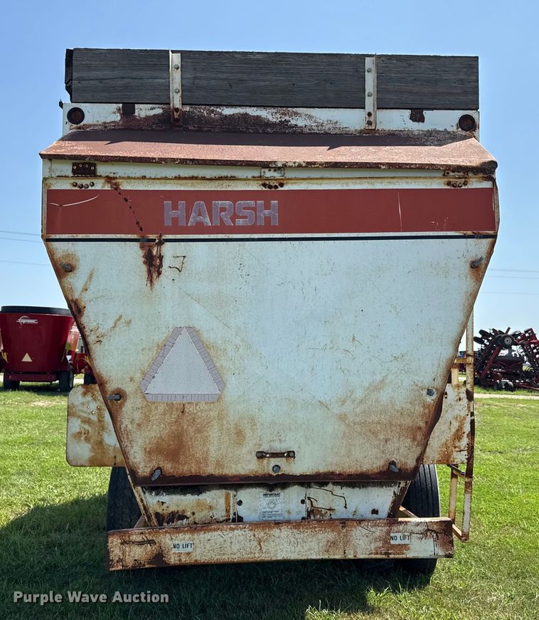 image for item DW2990 Harsh Haysizor 16/24 feed mixer