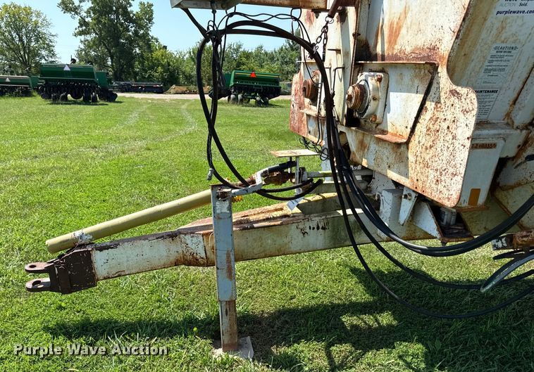 image for item DW2990 Harsh Haysizor 16/24 feed mixer