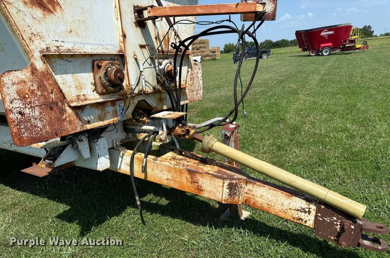 image for item DW2990 Harsh Haysizor 16/24 feed mixer