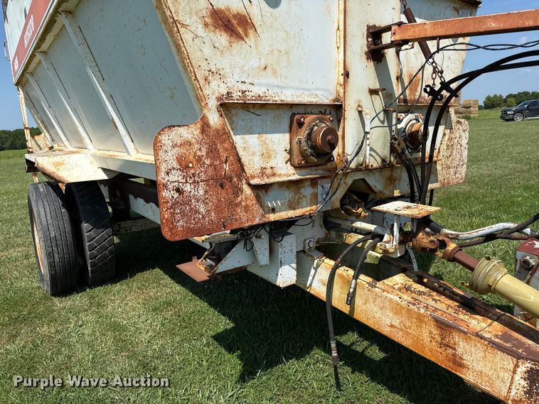 image for item DW2990 Harsh Haysizor 16/24 feed mixer