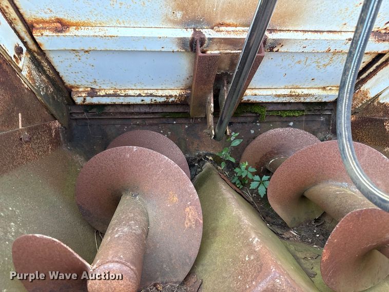 image for item DW2990 Harsh Haysizor 16/24 feed mixer