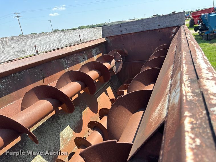 image for item DW2990 Harsh Haysizor 16/24 feed mixer