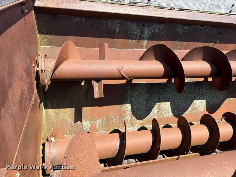 image for item DW2990 Harsh Haysizor 16/24 feed mixer