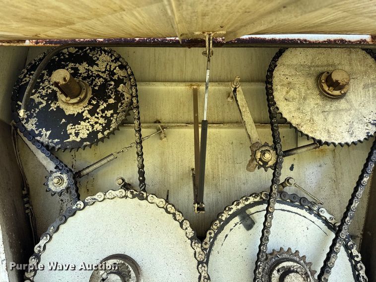 image for item DW2990 Harsh Haysizor 16/24 feed mixer