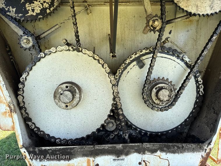 image for item DW2990 Harsh Haysizor 16/24 feed mixer