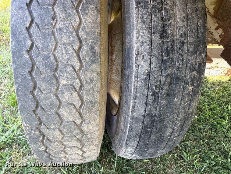 image for item DW2990 Harsh Haysizor 16/24 feed mixer