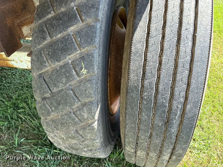 image for item DW2990 Harsh Haysizor 16/24 feed mixer