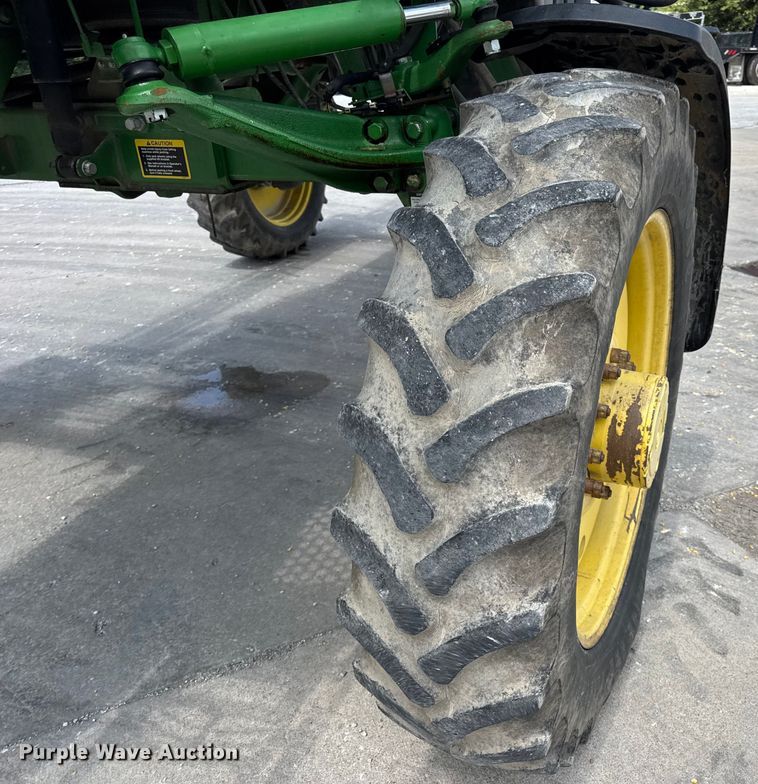 image for item DW3487 2013 John Deere 4630 sprayer