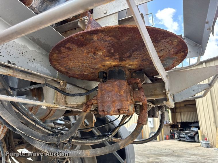 image for item DW3488 2020 RoGator RG1300C spreader