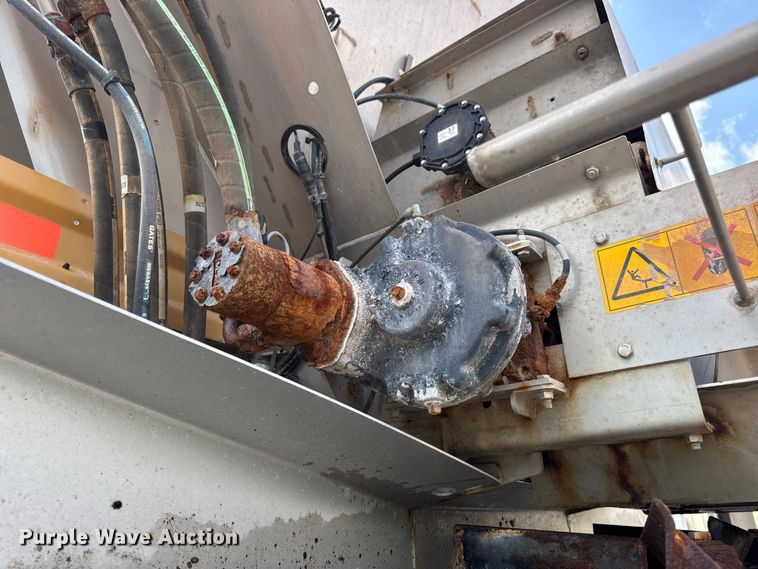 image for item DW3488 2020 RoGator RG1300C spreader