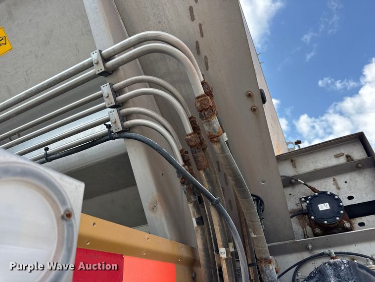 image for item DW3488 2020 RoGator RG1300C spreader