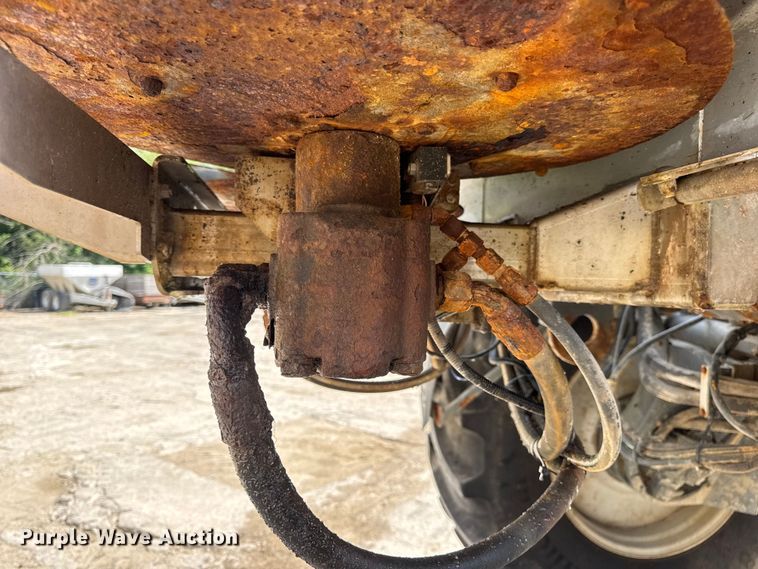 image for item DW3488 2020 RoGator RG1300C spreader