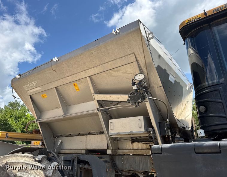 image for item DW3488 2020 RoGator RG1300C spreader