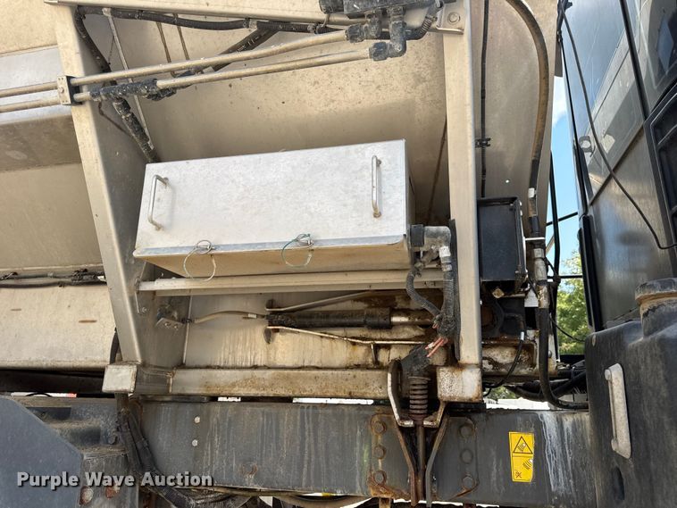 image for item DW3488 2020 RoGator RG1300C spreader