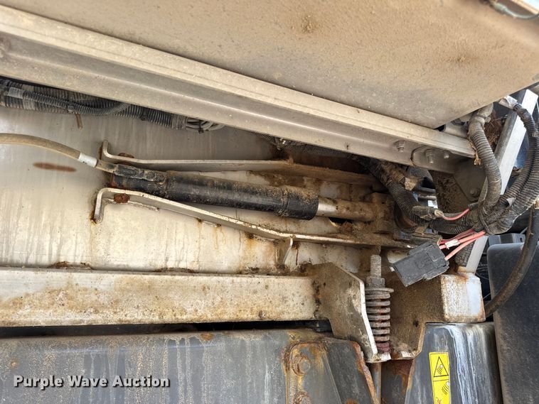 image for item DW3488 2020 RoGator RG1300C spreader