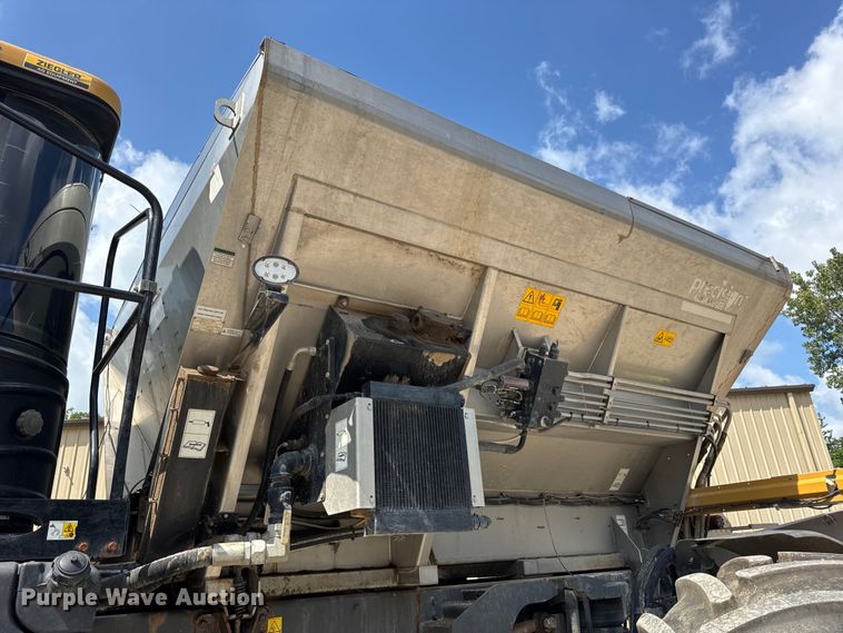 image for item DW3488 2020 RoGator RG1300C spreader