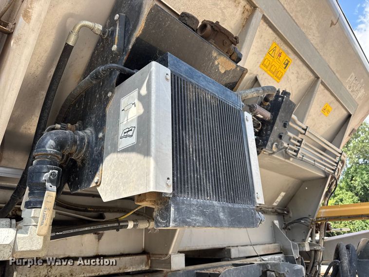 image for item DW3488 2020 RoGator RG1300C spreader