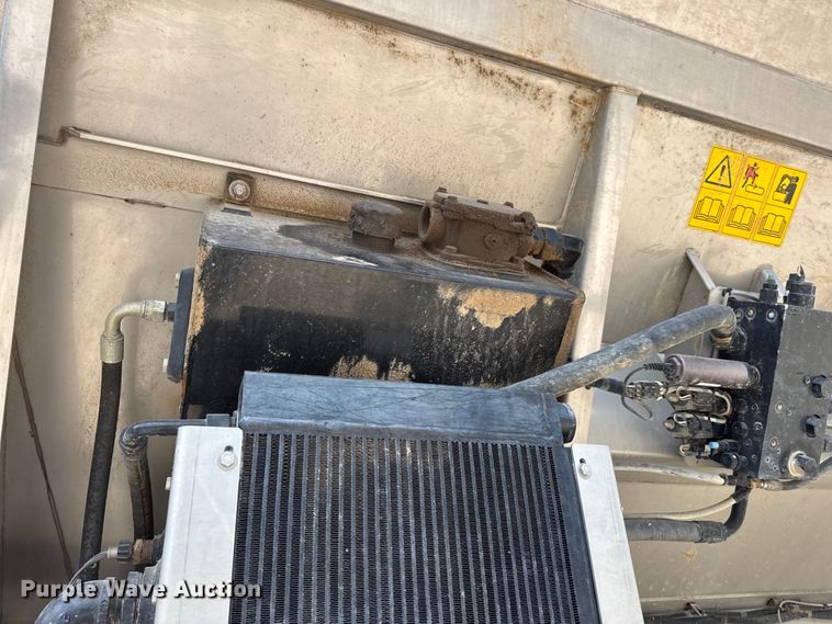 image for item DW3488 2020 RoGator RG1300C spreader