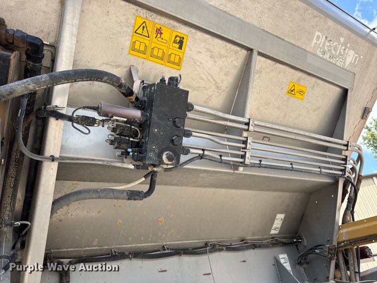 image for item DW3488 2020 RoGator RG1300C spreader