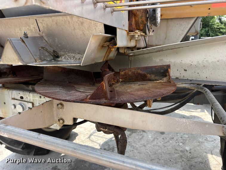 image for item DW3488 2020 RoGator RG1300C spreader