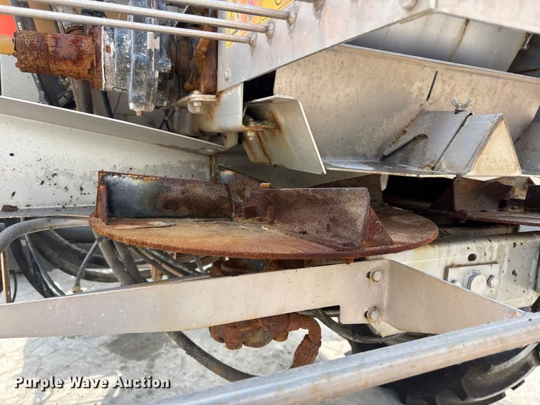 image for item DW3488 2020 RoGator RG1300C spreader