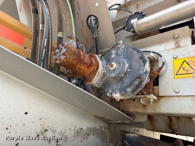 image for item DW3488 2020 RoGator RG1300C spreader