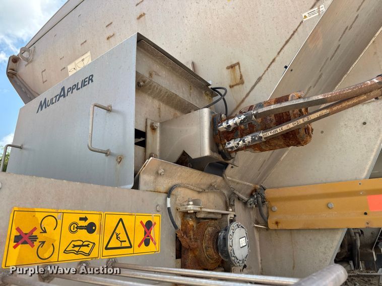 image for item DW3488 2020 RoGator RG1300C spreader