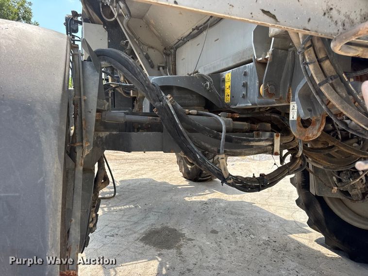 image for item DW3488 2020 RoGator RG1300C spreader