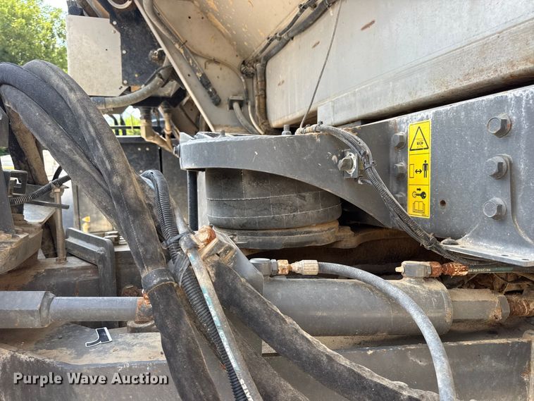 image for item DW3488 2020 RoGator RG1300C spreader